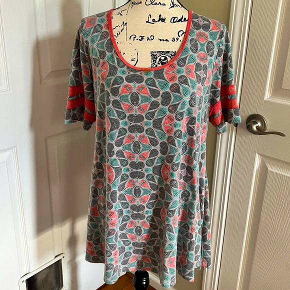 LuLaRoe Classic Tee Size XL EUC - Picture 1 of 6